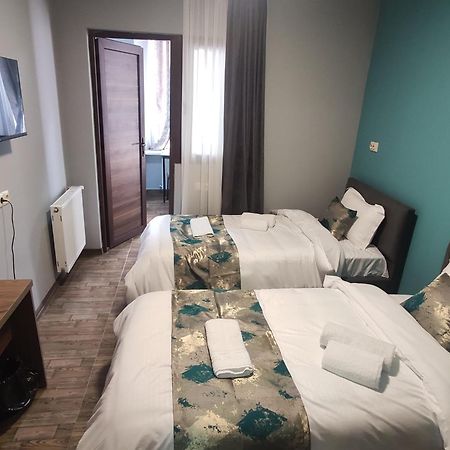 Tbilicity Hotel Тбилиси Экстерьер фото