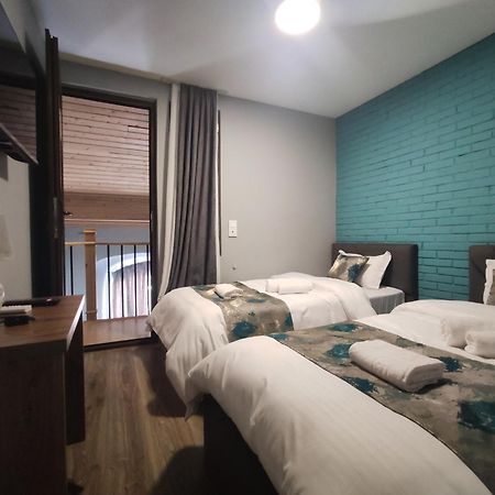 Tbilicity Hotel Тбилиси Экстерьер фото